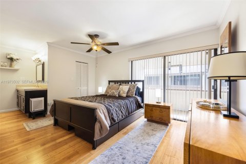 Townhouse in Miami, Florida 3 bedrooms, 124.67 sq.m. № 2041198 - photo 16