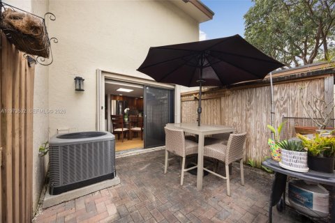 Townhouse in Miami, Florida 3 bedrooms, 124.67 sq.m. № 2041198 - photo 22