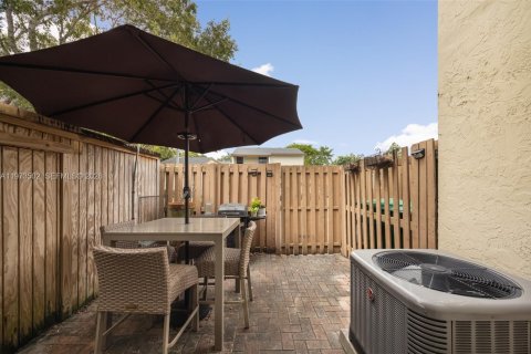 Townhouse in Miami, Florida 3 bedrooms, 124.67 sq.m. № 2041198 - photo 23