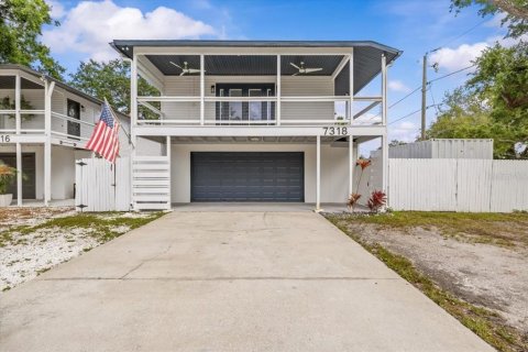 House in Tampa, Florida 3 bedrooms, 140.93 sq.m. № 2351908