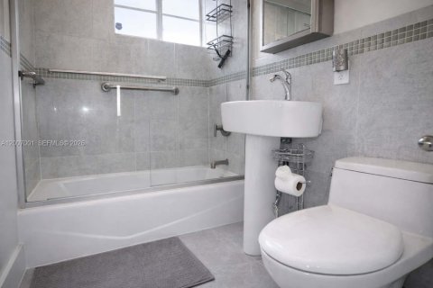 Apartment in Miami Beach, Florida 1 bedroom, 74.79 sq.m. № 2070705 - photo 10
