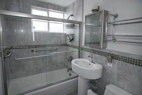Apartment in Miami Beach, Florida 1 bedroom, 74.79 sq.m. № 2070705 - photo 12