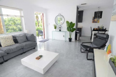 Apartment in Miami Beach, Florida 1 bedroom, 74.79 sq.m. № 2070705 - photo 4