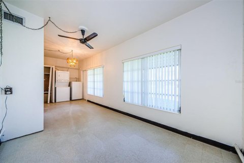 Condo in Kenneth City, Florida, 2 bedrooms  № 1520611 - photo 29