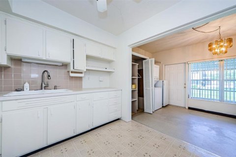 Condo in Kenneth City, Florida, 2 bedrooms  № 1520611 - photo 25
