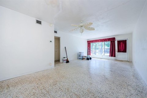 Condo in Kenneth City, Florida, 2 bedrooms  № 1520611 - photo 11