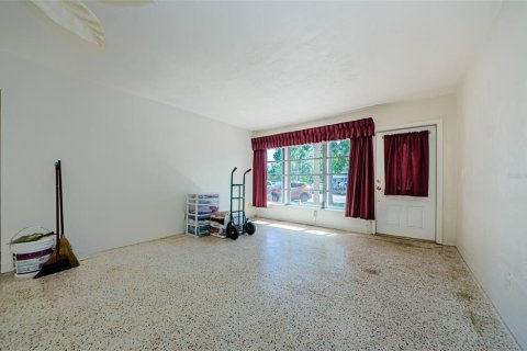 Condo in Kenneth City, Florida, 2 bedrooms  № 1520611 - photo 12