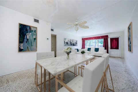Condo in Kenneth City, Florida, 2 bedrooms  № 1520611 - photo 2