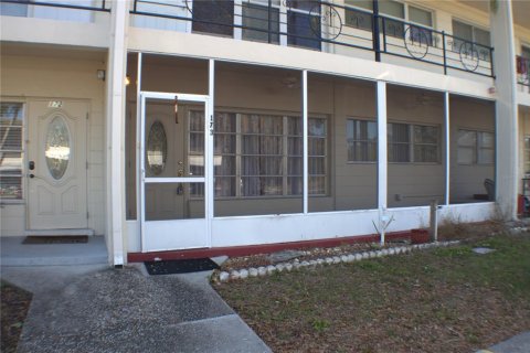 Condo in Kenneth City, Florida, 2 bedrooms  № 1520611 - photo 1