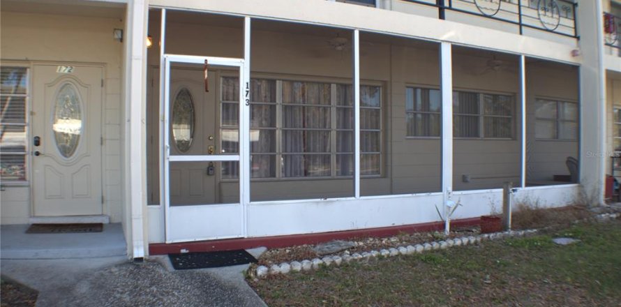 Condo in Kenneth City, Florida, 2 bedrooms  № 1520611
