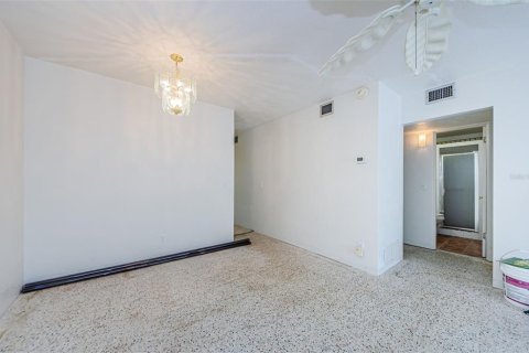 Condo in Kenneth City, Florida, 2 bedrooms  № 1520611 - photo 17