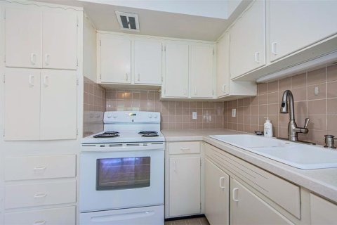 Condo in Kenneth City, Florida, 2 bedrooms  № 1520611 - photo 23