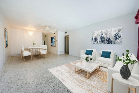 Condo in Kenneth City, Florida, 2 bedrooms  № 1520611 - photo 3