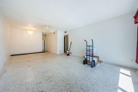Condo in Kenneth City, Florida, 2 bedrooms  № 1520611 - photo 14