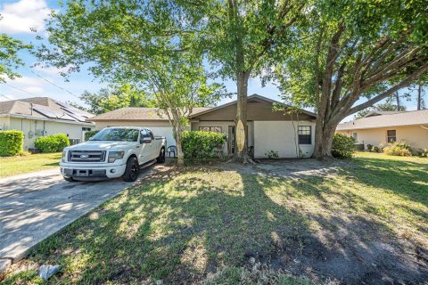 House in Palm Coast, Florida 3 bedrooms, 137.96 sq.m. № 1650069 - photo 1