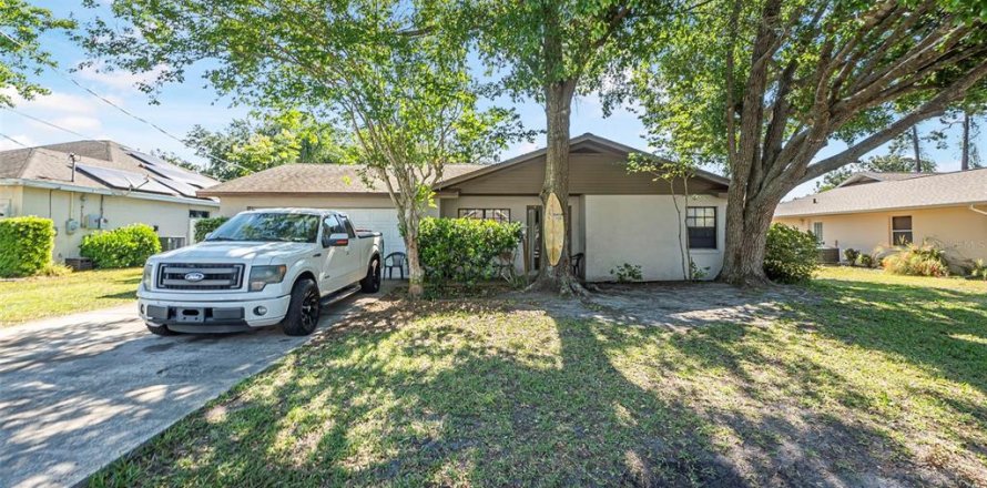 House in Palm Coast, Florida 3 bedrooms, 137.96 sq.m. № 1650069