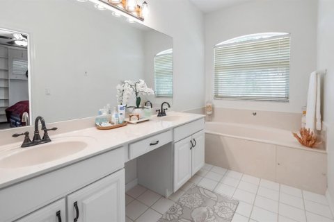 House in Clermont, Florida 2 bedrooms, 184.41 sq.m. № 2097832 - photo 25