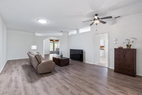 House in Clermont, Florida 2 bedrooms, 184.41 sq.m. № 2097832 - photo 6