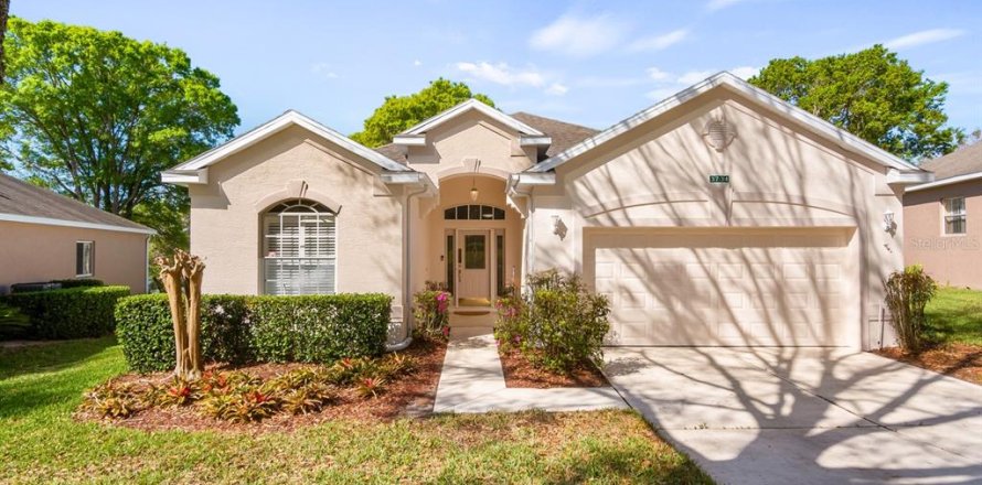 House in Clermont, Florida 2 bedrooms, 184.41 sq.m. № 2097832
