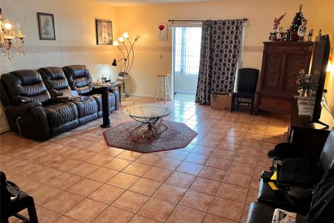 Condominio en venta en Lauderhill, Florida, 1 dormitorio, 86.21 m2 № 2083001 - foto 2