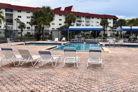 Condominio en venta en Lauderhill, Florida, 1 dormitorio, 86.21 m2 № 2083001 - foto 15