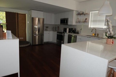 House in Miami, Florida 3 bedrooms, 129.69 sq.m. № 1858777 - photo 14