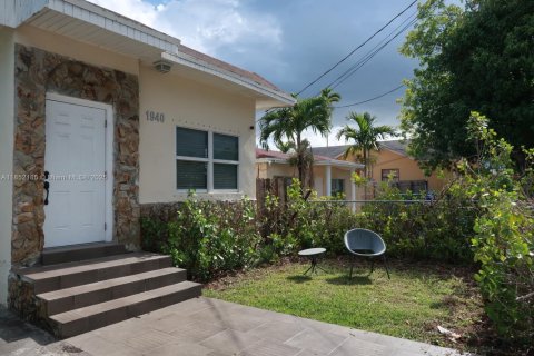 House in Miami, Florida 3 bedrooms, 129.69 sq.m. № 1858777 - photo 2