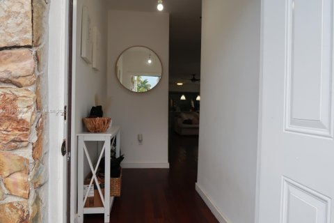 House in Miami, Florida 3 bedrooms, 129.69 sq.m. № 1858777 - photo 5