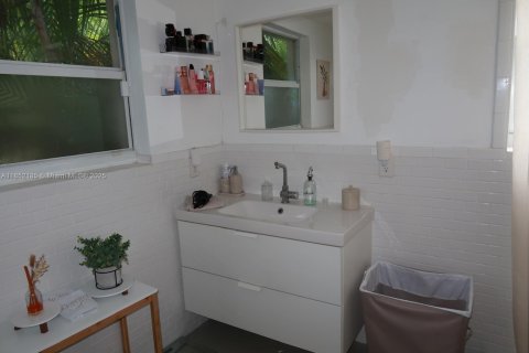 House in Miami, Florida 3 bedrooms, 129.69 sq.m. № 1858777 - photo 19