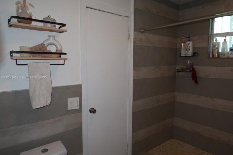 House in Miami, Florida 3 bedrooms, 129.69 sq.m. № 1858777 - photo 28