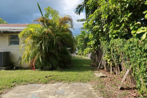 House in Miami, Florida 3 bedrooms, 129.69 sq.m. № 1858777 - photo 4
