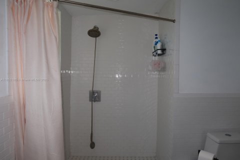 House in Miami, Florida 3 bedrooms, 129.69 sq.m. № 1858777 - photo 20