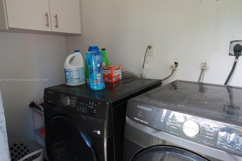 House in Miami, Florida 3 bedrooms, 129.69 sq.m. № 1858777 - photo 30