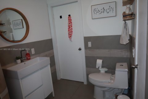 House in Miami, Florida 3 bedrooms, 129.69 sq.m. № 1858777 - photo 26