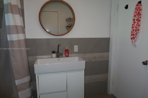 House in Miami, Florida 3 bedrooms, 129.69 sq.m. № 1858777 - photo 27