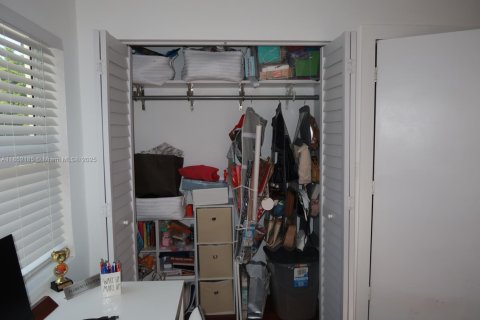 House in Miami, Florida 3 bedrooms, 129.69 sq.m. № 1858777 - photo 25