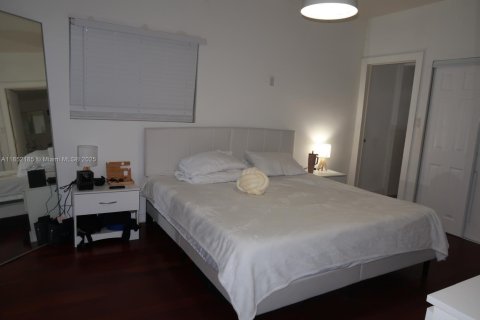House in Miami, Florida 3 bedrooms, 129.69 sq.m. № 1858777 - photo 15