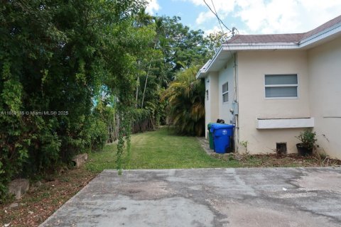 House in Miami, Florida 3 bedrooms, 129.69 sq.m. № 1858777 - photo 3