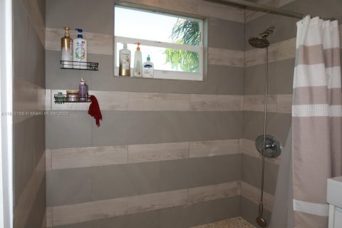 House in Miami, Florida 3 bedrooms, 129.69 sq.m. № 1858777 - photo 29