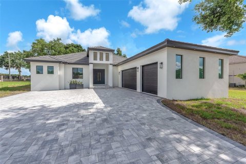 Villa ou maison à Thonotosassa, Floride 5 chambres, 279.17 m2 № 2347174