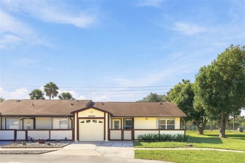 Touwnhouse à vendre à Orlando, Floride: 3 chambres, 126.44 m2 № 2429275 - photo 2