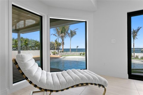House in Saint Petersburg, Florida 3 bedrooms, 278.71 sq.m. № 2103395 - photo 24