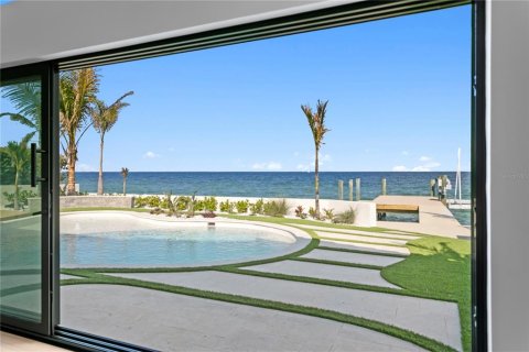 House in Saint Petersburg, Florida 3 bedrooms, 278.71 sq.m. № 2103395 - photo 16
