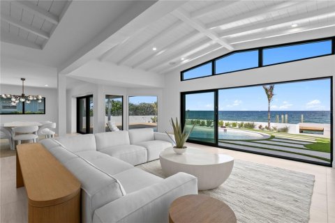 House in Saint Petersburg, Florida 3 bedrooms, 278.71 sq.m. № 2103395 - photo 11