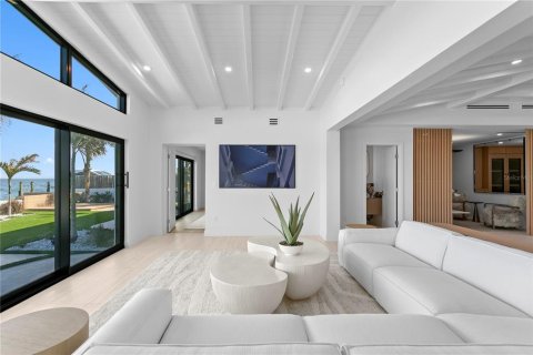 House in Saint Petersburg, Florida 3 bedrooms, 278.71 sq.m. № 2103395 - photo 17