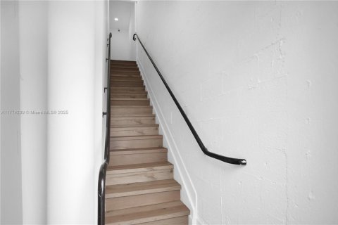 Commercial property in Miami, Florida № 1957869 - photo 20