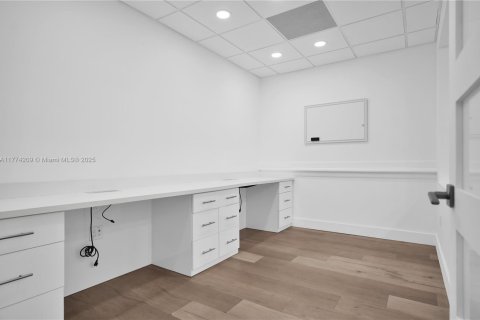Commercial property in Miami, Florida № 1957869 - photo 19