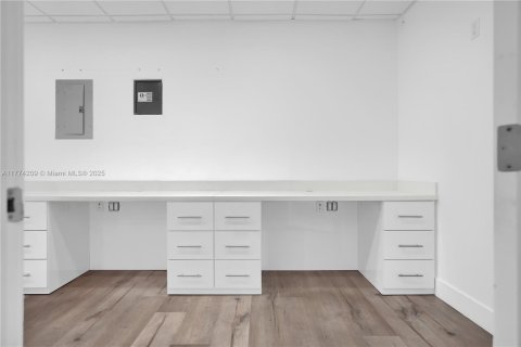 Commercial property in Miami, Florida № 1957869 - photo 18