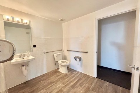 Propiedad comercial en alquiler en Port Charlotte, Florida, 389.54 m2 № 1911780 - foto 22