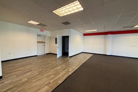 Propiedad comercial en alquiler en Port Charlotte, Florida, 389.54 m2 № 1911780 - foto 16
